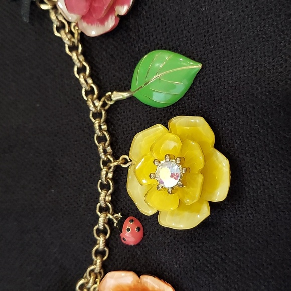 NWT Betsey Johnson VINTAGE FLOWERS & LADYBUG NECKLACE - Picture 6 of 8